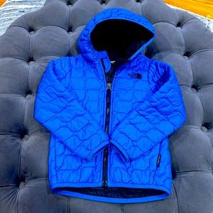 North Face thermoball jacket, toddler boy size 4t, blue